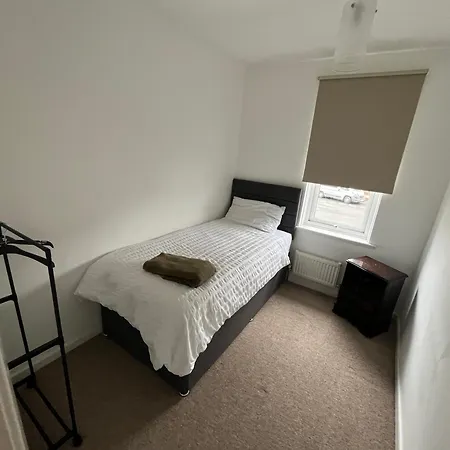 4 Bed Terraced House In Staple Hill Free Parking Appartement Bristol