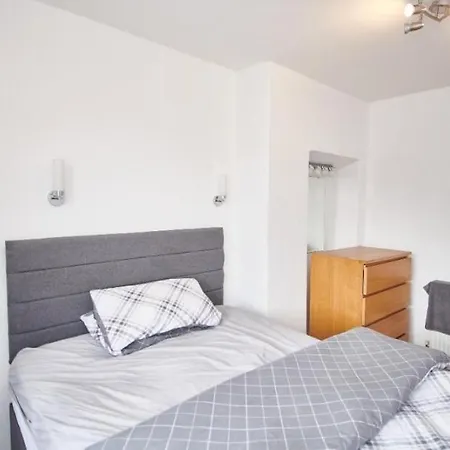 4 Bed Terraced House In Staple Hill Free Parking Apartament