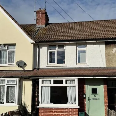 Апартаменти 4 Bed Terraced House In Staple Hill Free Parking