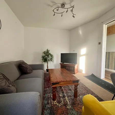 4 Bed Terraced House In Staple Hill Free Parking Daire *