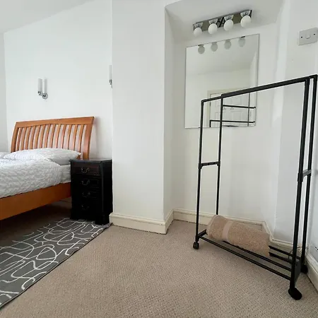 4 Bed Terraced House In Staple Hill Free Parking דירה