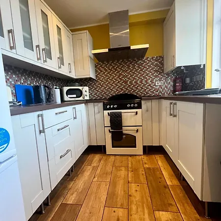 4 Bed Terraced House In Staple Hill Free Parking *