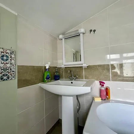 4 Bed Terraced House In Staple Hill Free Parking Daire Bristol