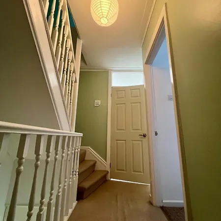 4 Bed Terraced House In Staple Hill Free Parking Daire *