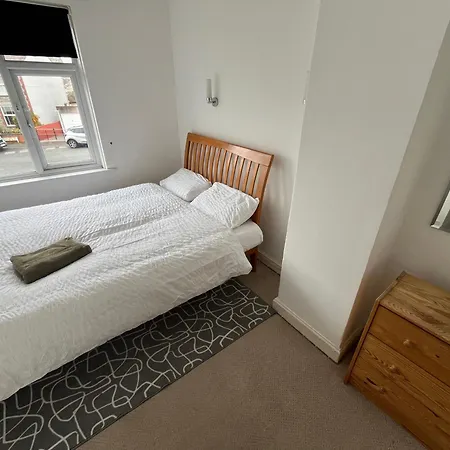 4 Bed Terraced House In Staple Hill Free Parking Bristol