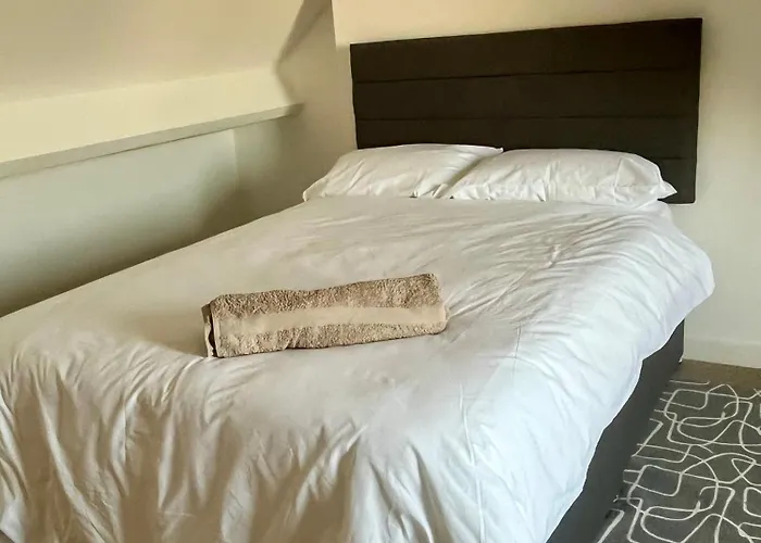 4 Bed Terraced House In Staple Hill Free Parking דירה *