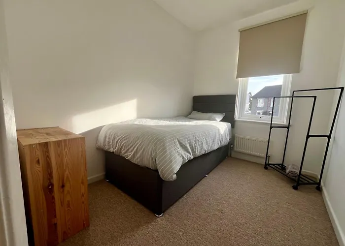 4 Bed Terraced House In Staple Hill Free Parking * בריסטול