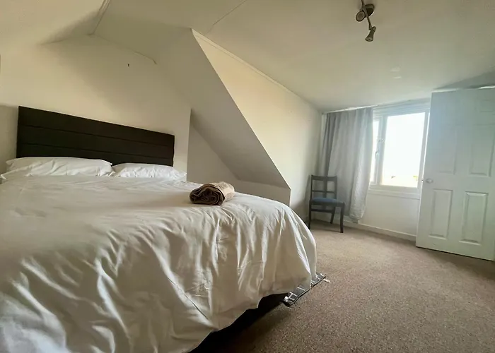 Apartment 4 Bed Terraced House In Staple Hill Free Parking *