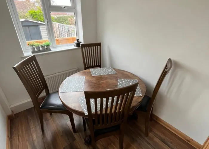 4 Bed Terraced House In Staple Hill Free Parking * Bristol