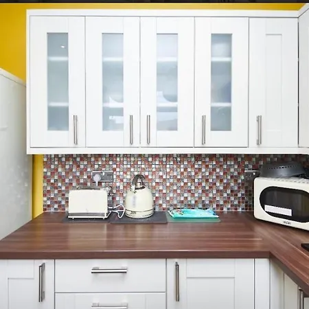 4 Bed Terraced House In Staple Hill Free Parking *