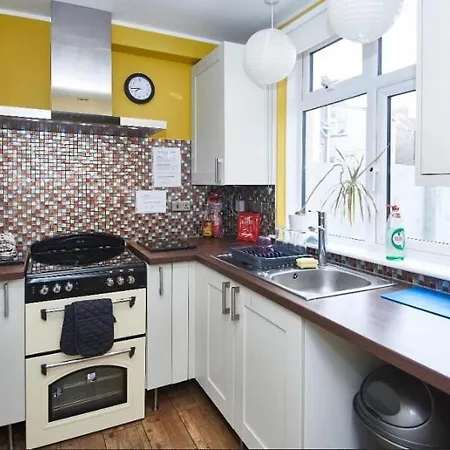 Appartement 4 Bed Terraced House In Staple Hill Free Parking