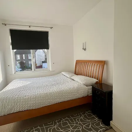 4 Bed Terraced House In Staple Hill Free Parking Bristol