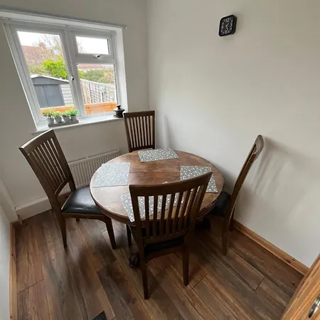 4 Bed Terraced House In Staple Hill Free Parking * Bristol