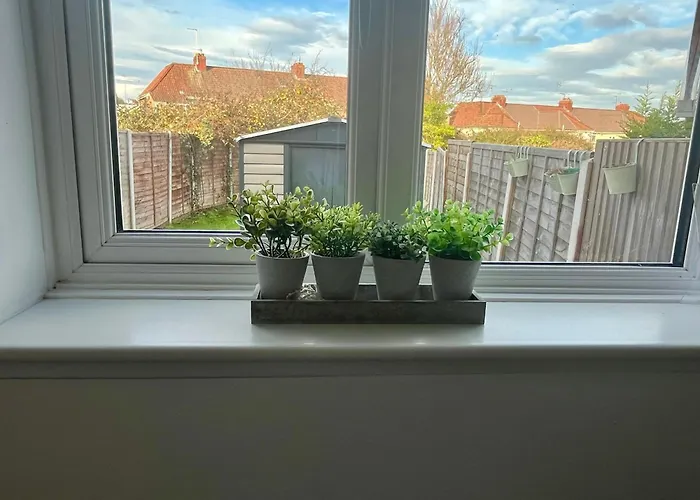 4 Bed Terraced House In Staple Hill Free Parking