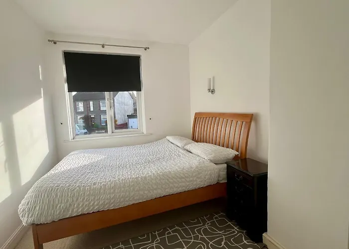 4 Bed Terraced House In Staple Hill Free Parking Bristol