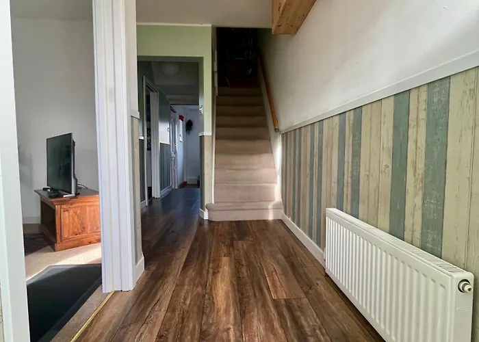 4 Bed Terraced House In Staple Hill Free Parking * Bristol