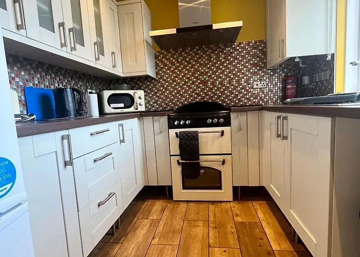 4 Bed Terraced House In Staple Hill Free Parking *