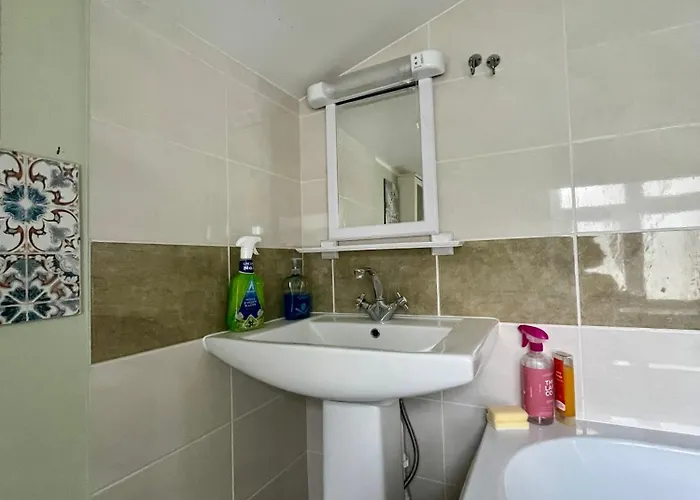 4 Bed Terraced House In Staple Hill Free Parking Apartment Bristol