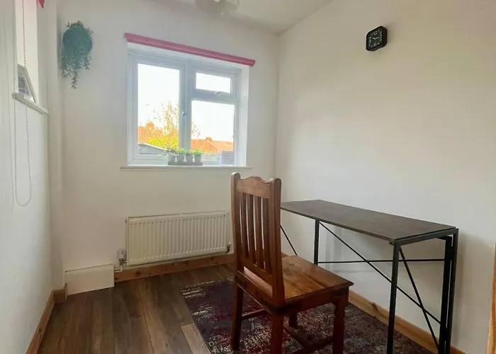 4 Bed Terraced House In Staple Hill Free Parking Bristol