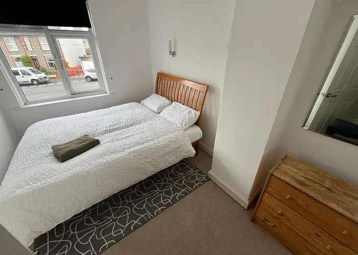 4 Bed Terraced House In Staple Hill Free Parking Bristol